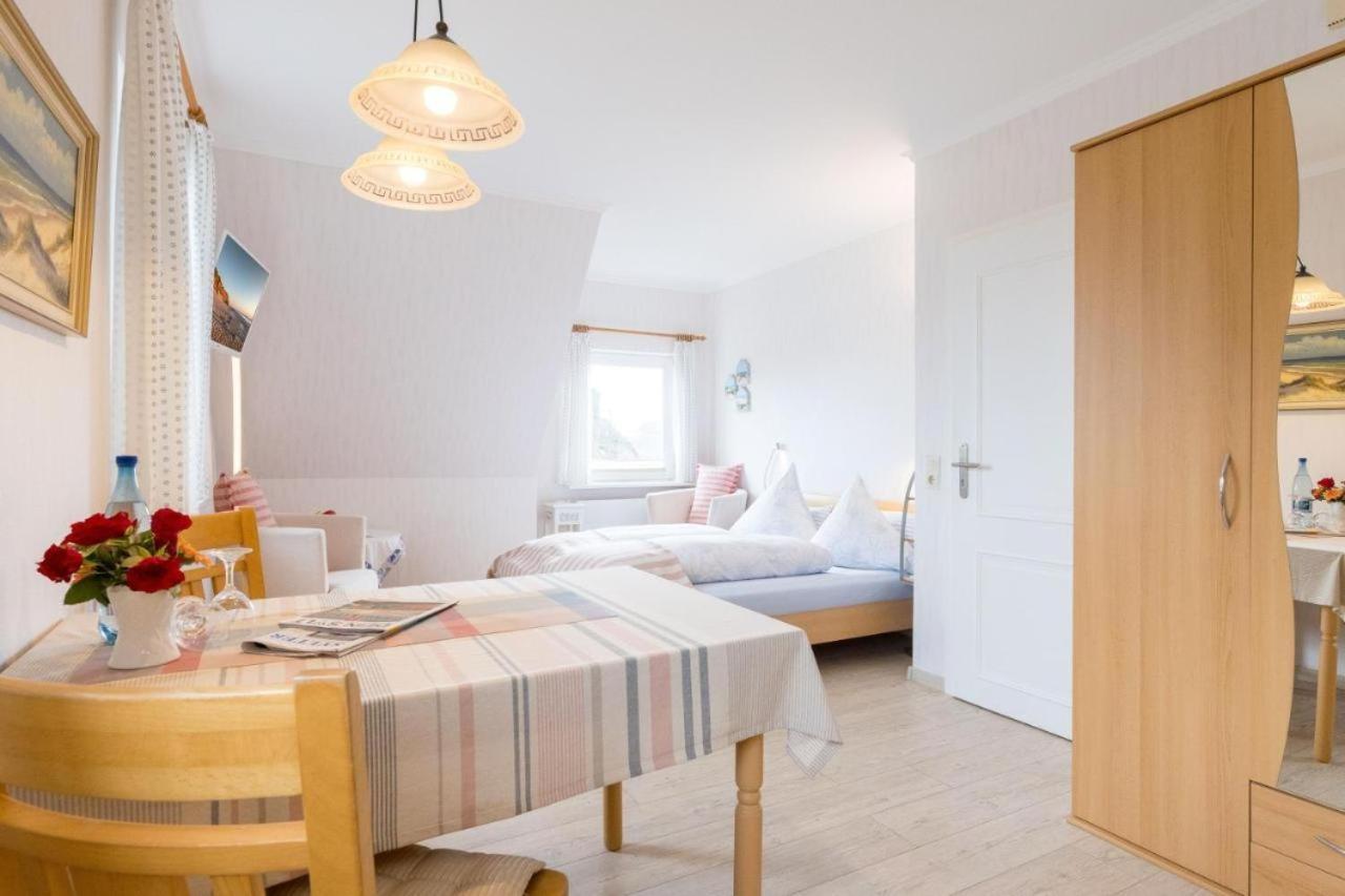 Ferienwohnungen Peters Sylt Екстериор снимка